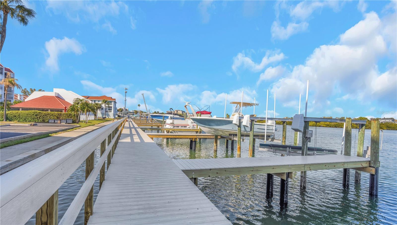 Image 33 of 42 For 19111 Vista Bay Drive 304