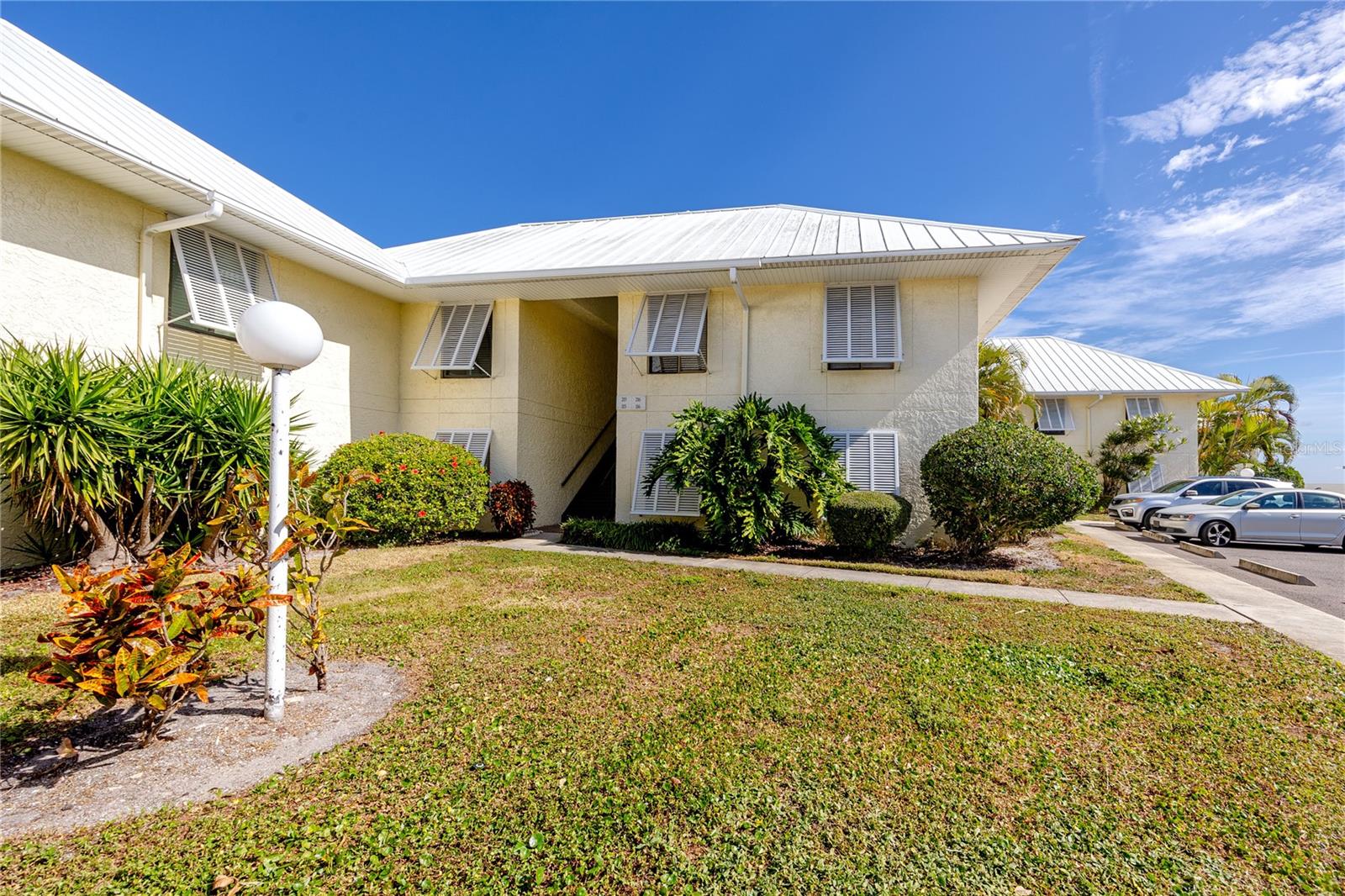 Image 11 of 64 For 7310 Sunshine Skyway Lane S 116