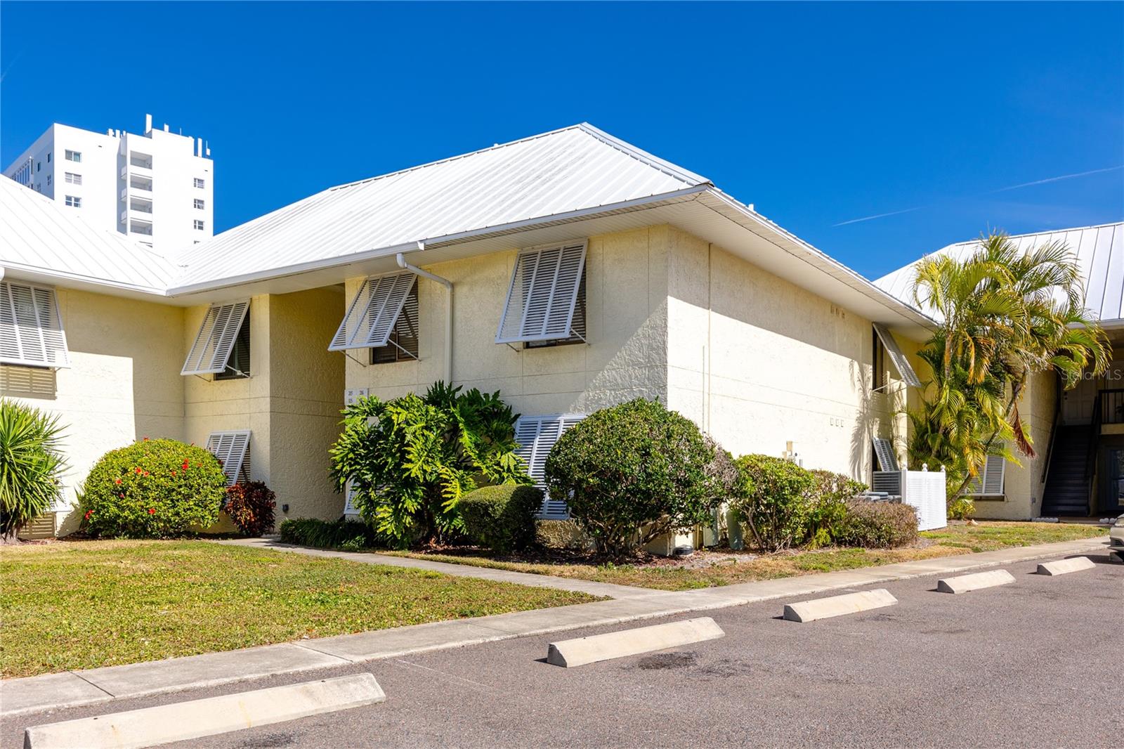 Image 12 of 64 For 7310 Sunshine Skyway Lane S 116