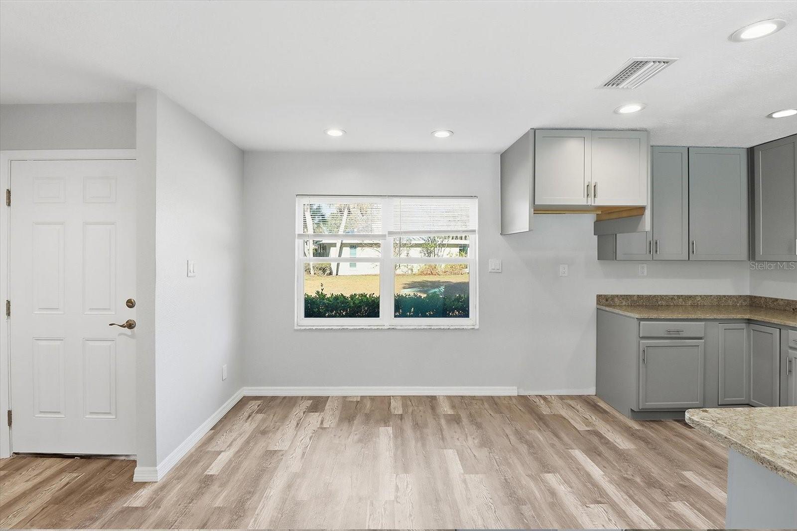 Image 8 of 45 For 11372 Bayshore Drive