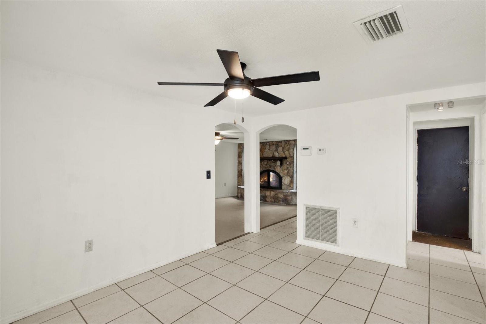 Image 14 of 33 For 3931 Holiday Lake Drive