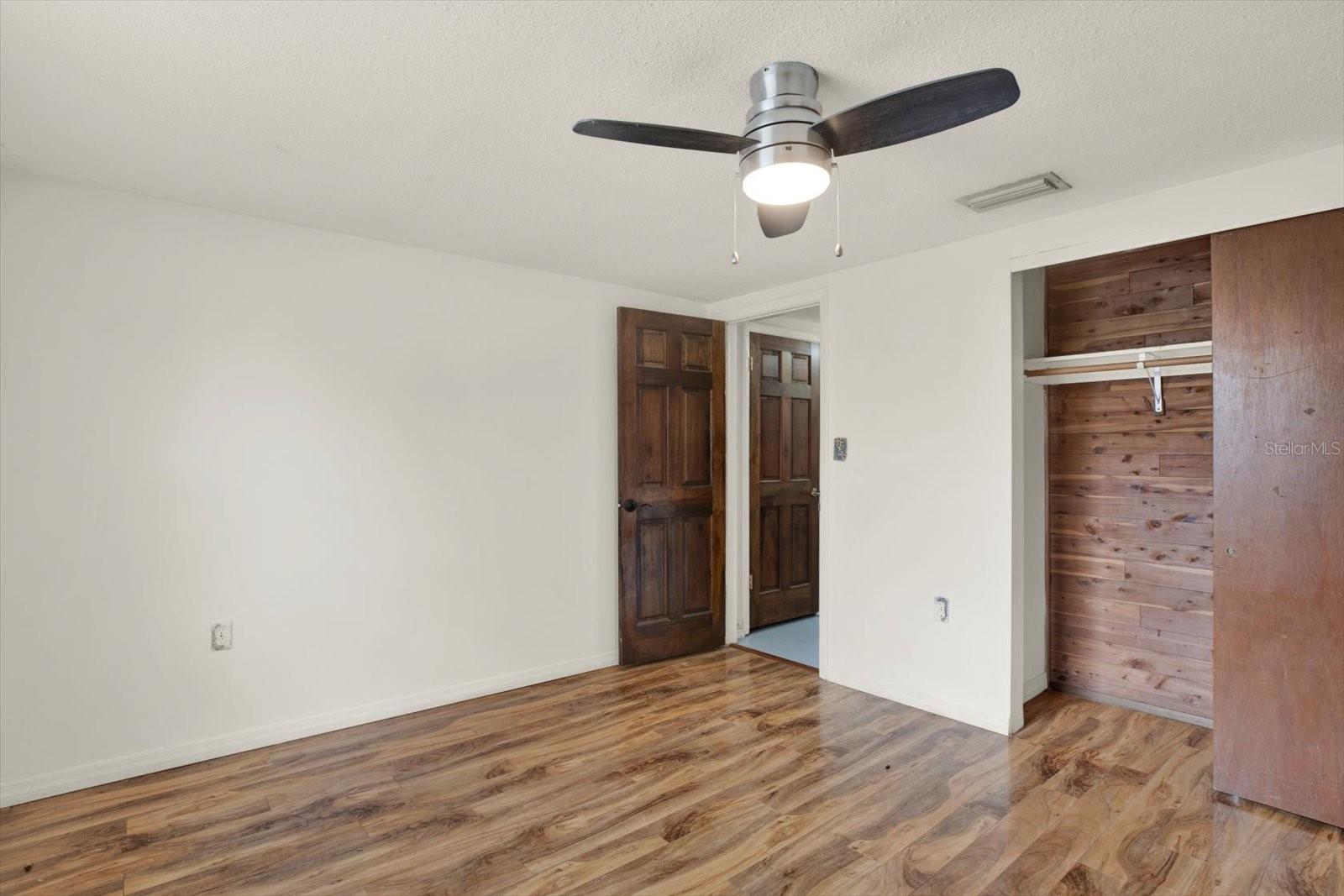 Image 20 of 33 For 3931 Holiday Lake Drive