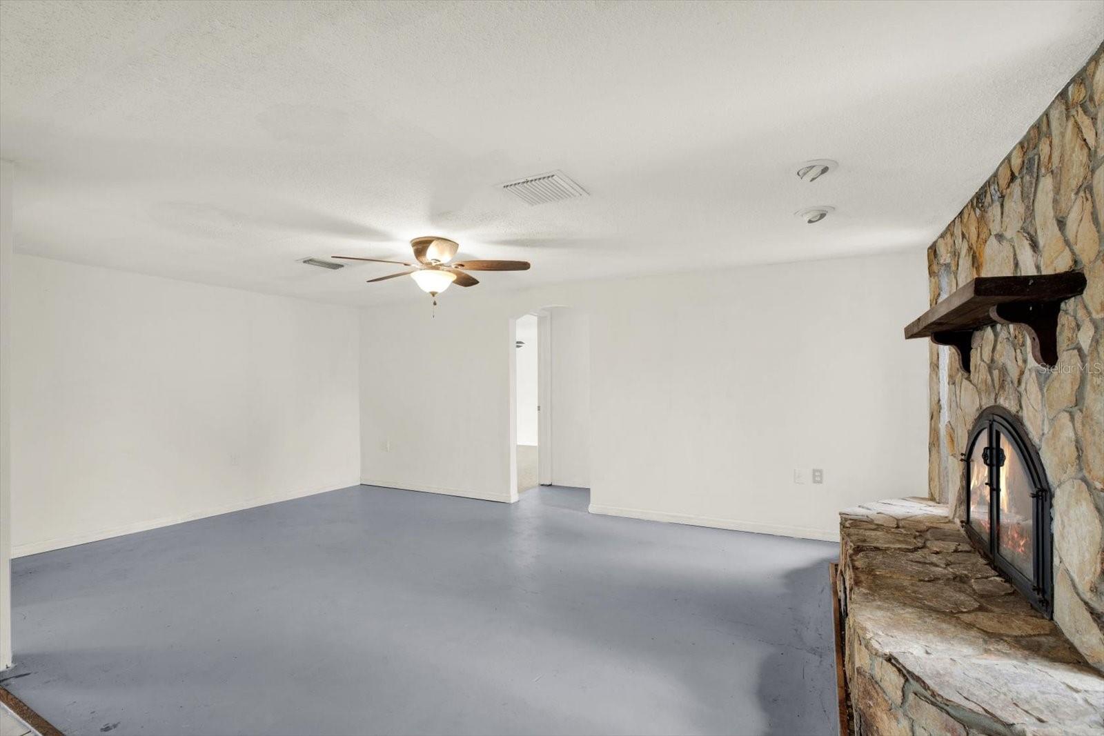 Image 8 of 33 For 3931 Holiday Lake Drive