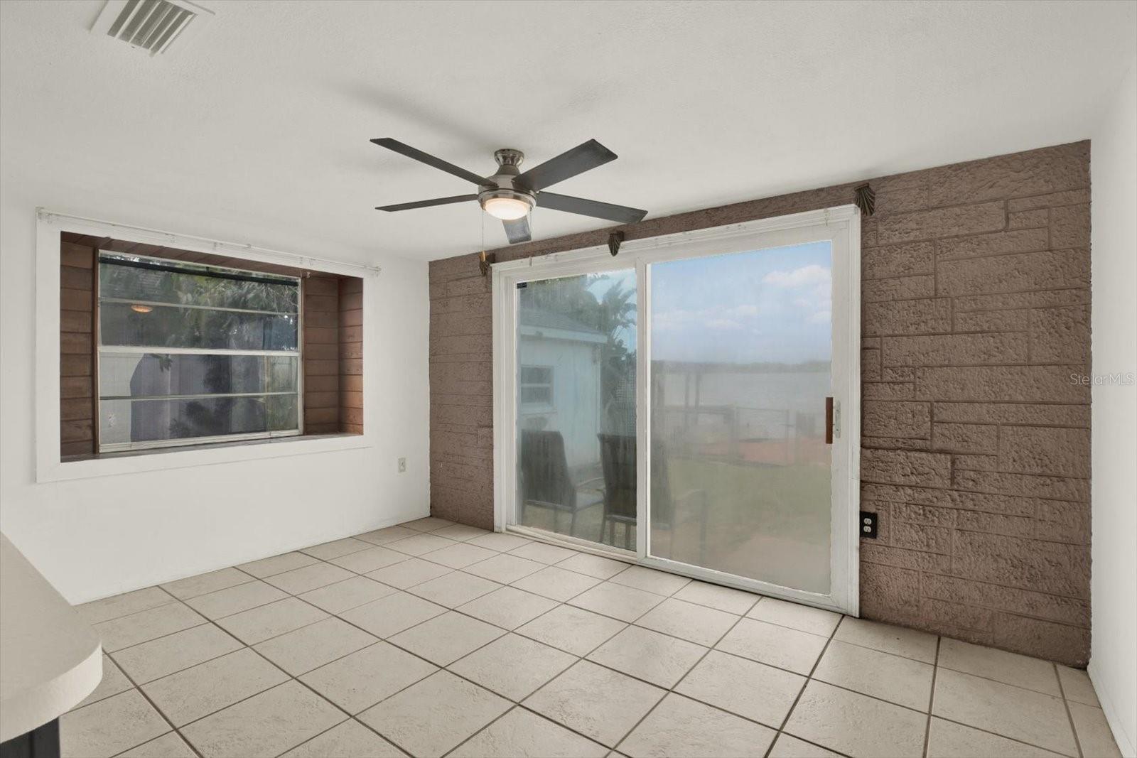 Image 9 of 33 For 3931 Holiday Lake Drive