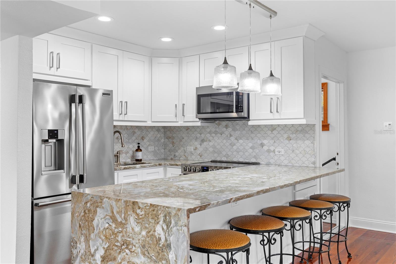 Image 11 of 70 For 906 Henry Avenue