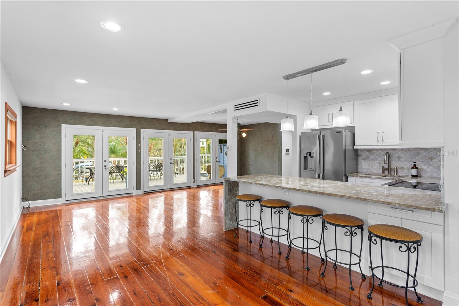 Image 14 of 70 For 906 Henry Avenue