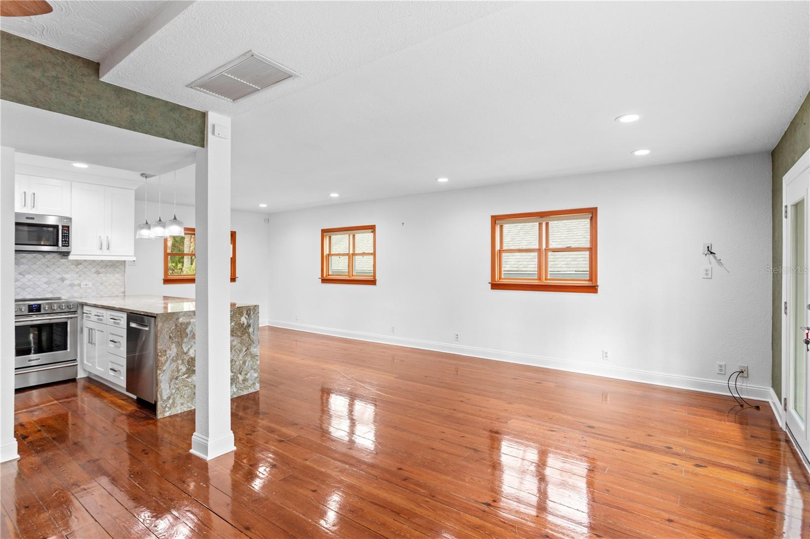 Image 15 of 70 For 906 Henry Avenue