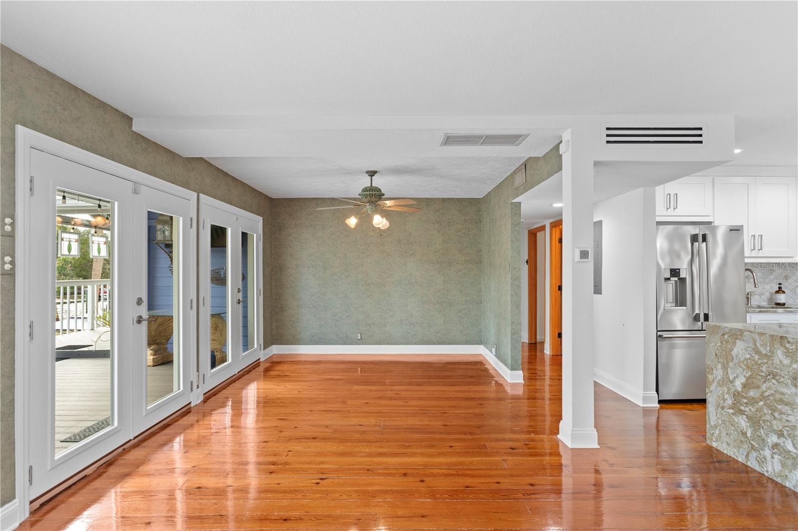 Image 18 of 70 For 906 Henry Avenue