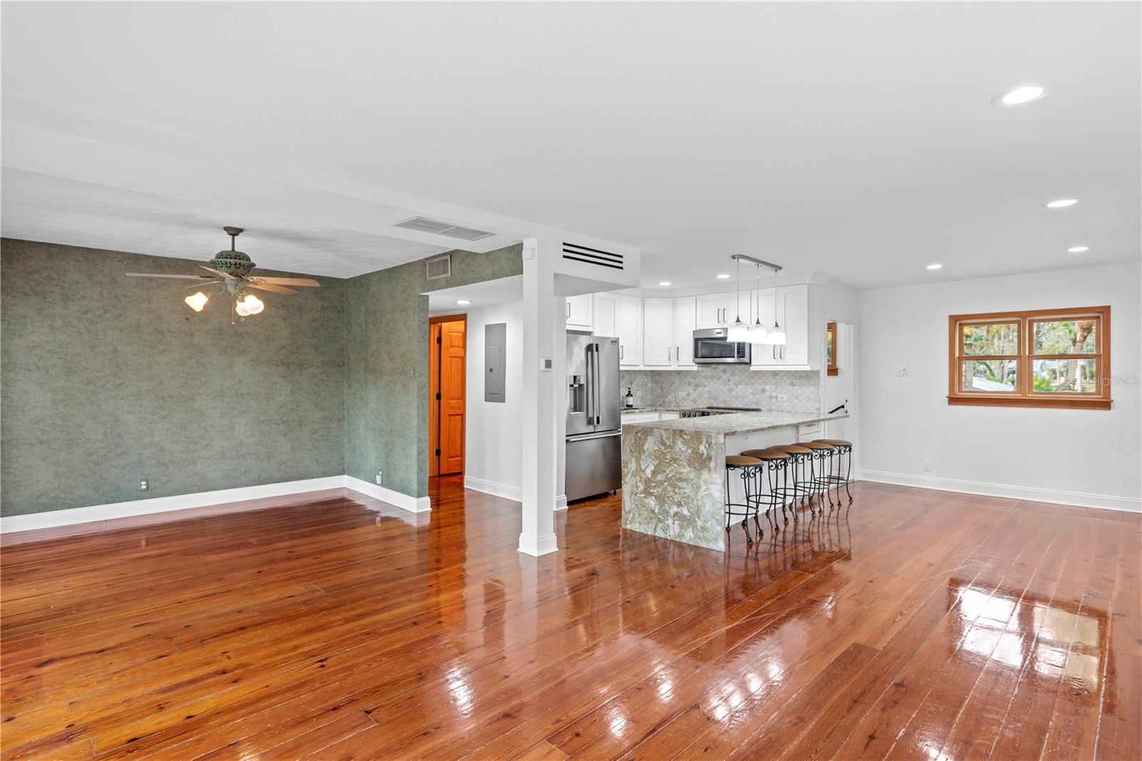 Image 19 of 70 For 906 Henry Avenue