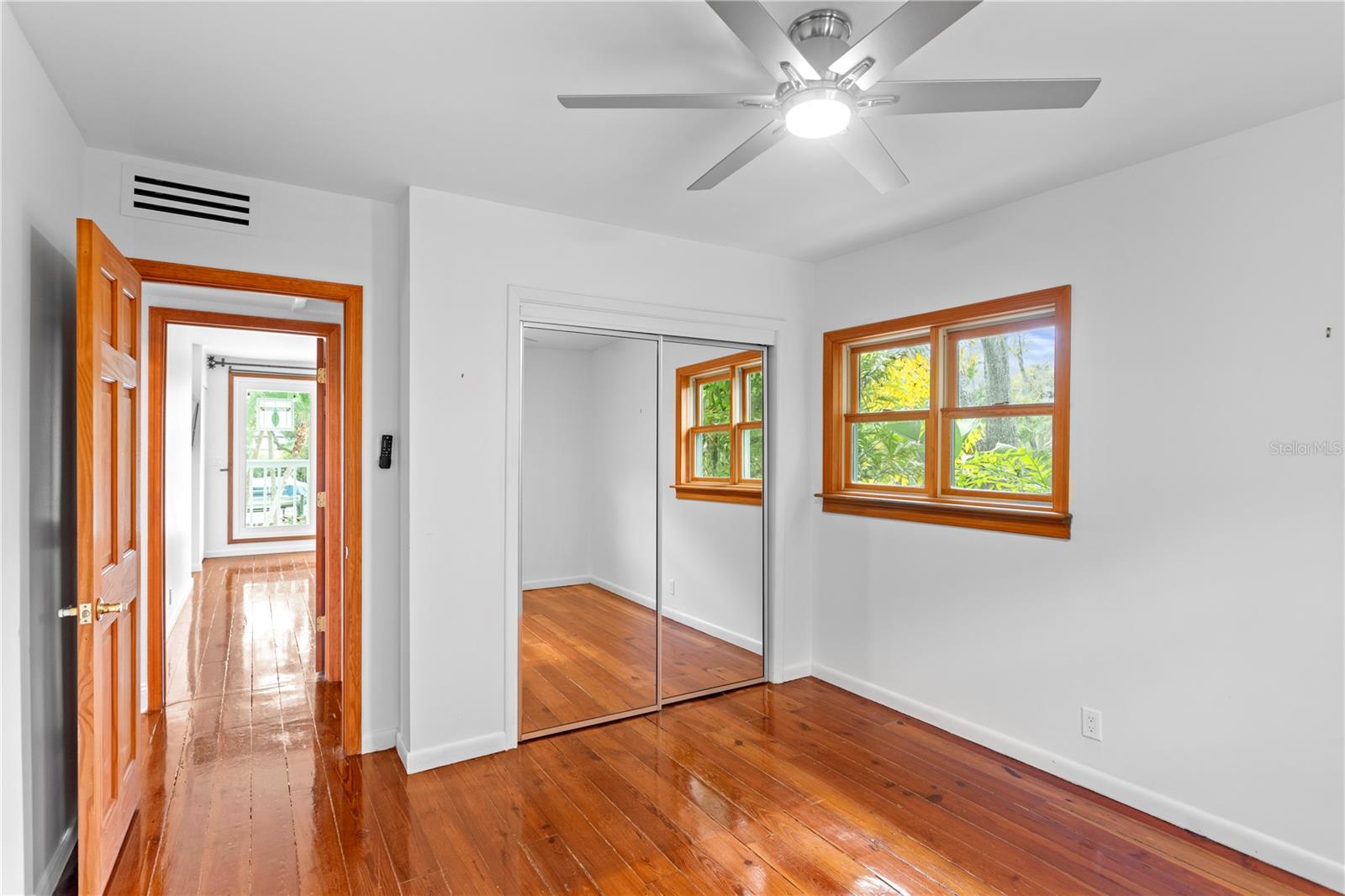 Image 20 of 70 For 906 Henry Avenue