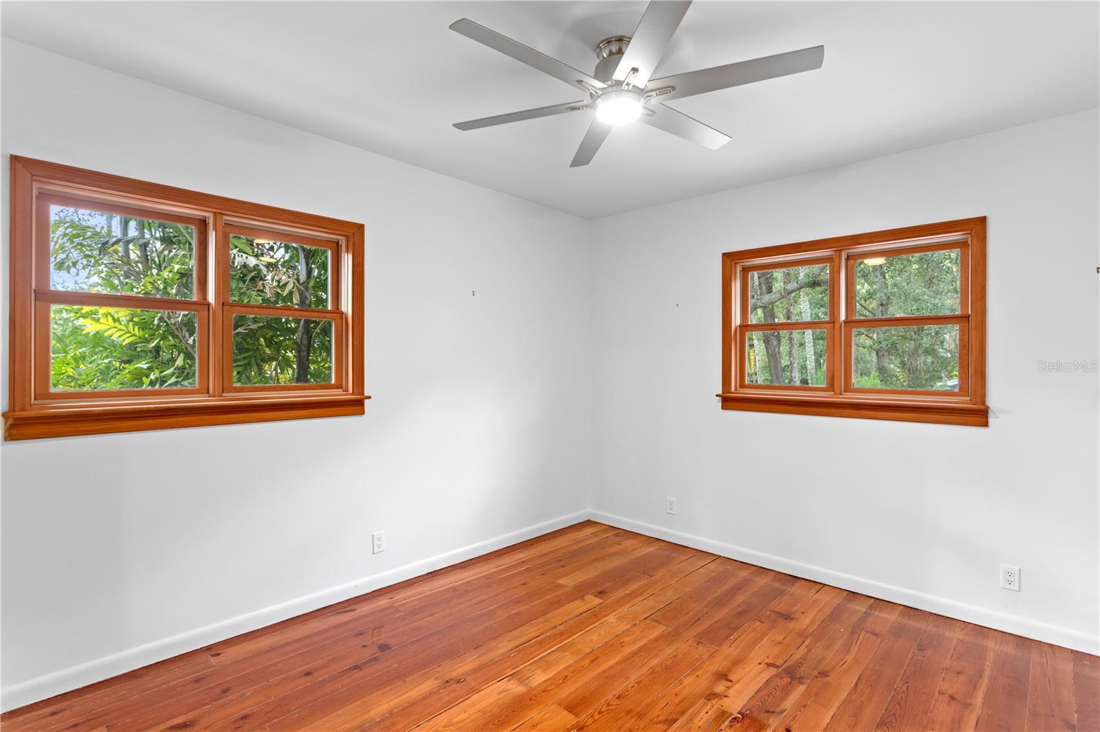 Image 21 of 70 For 906 Henry Avenue