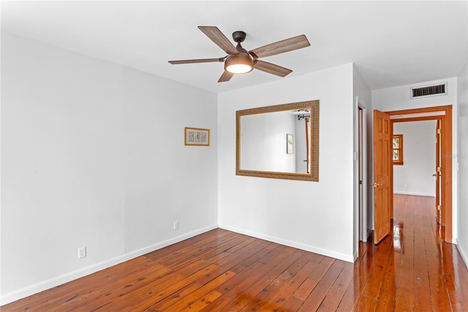 Image 23 of 70 For 906 Henry Avenue