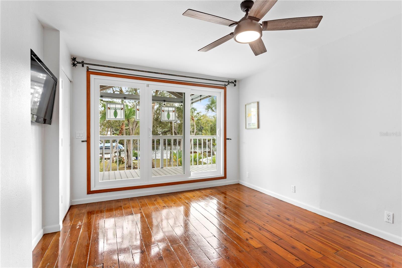 Image 24 of 70 For 906 Henry Avenue