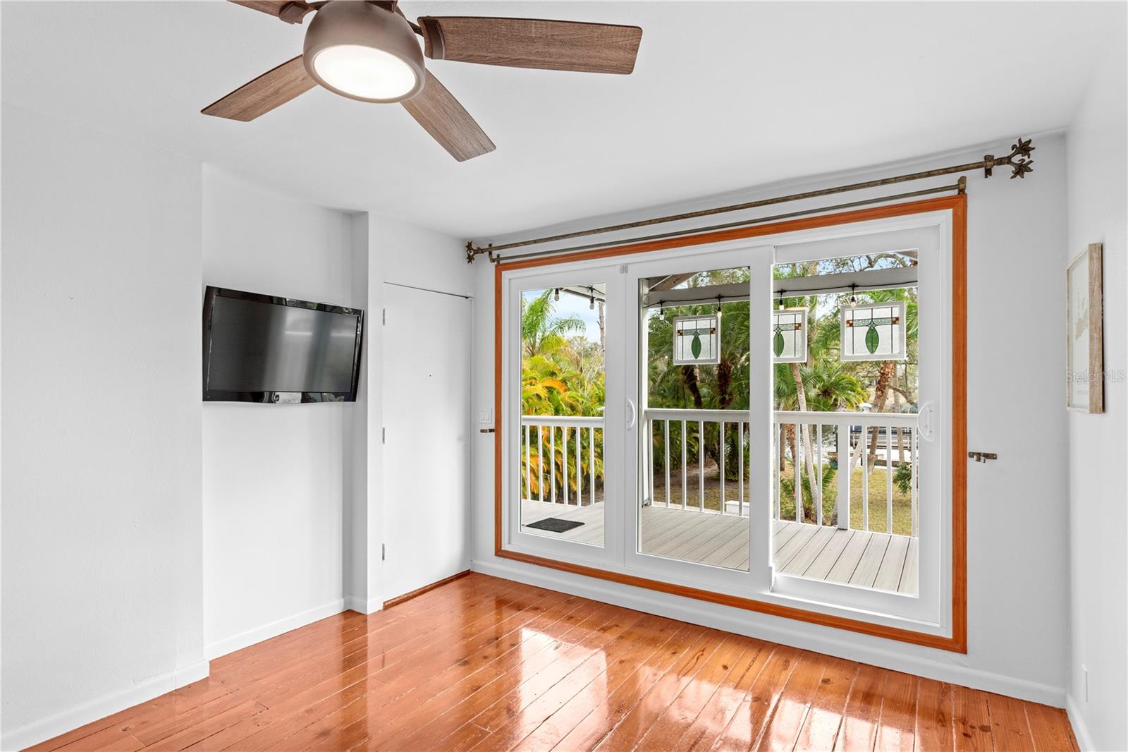 Image 25 of 70 For 906 Henry Avenue