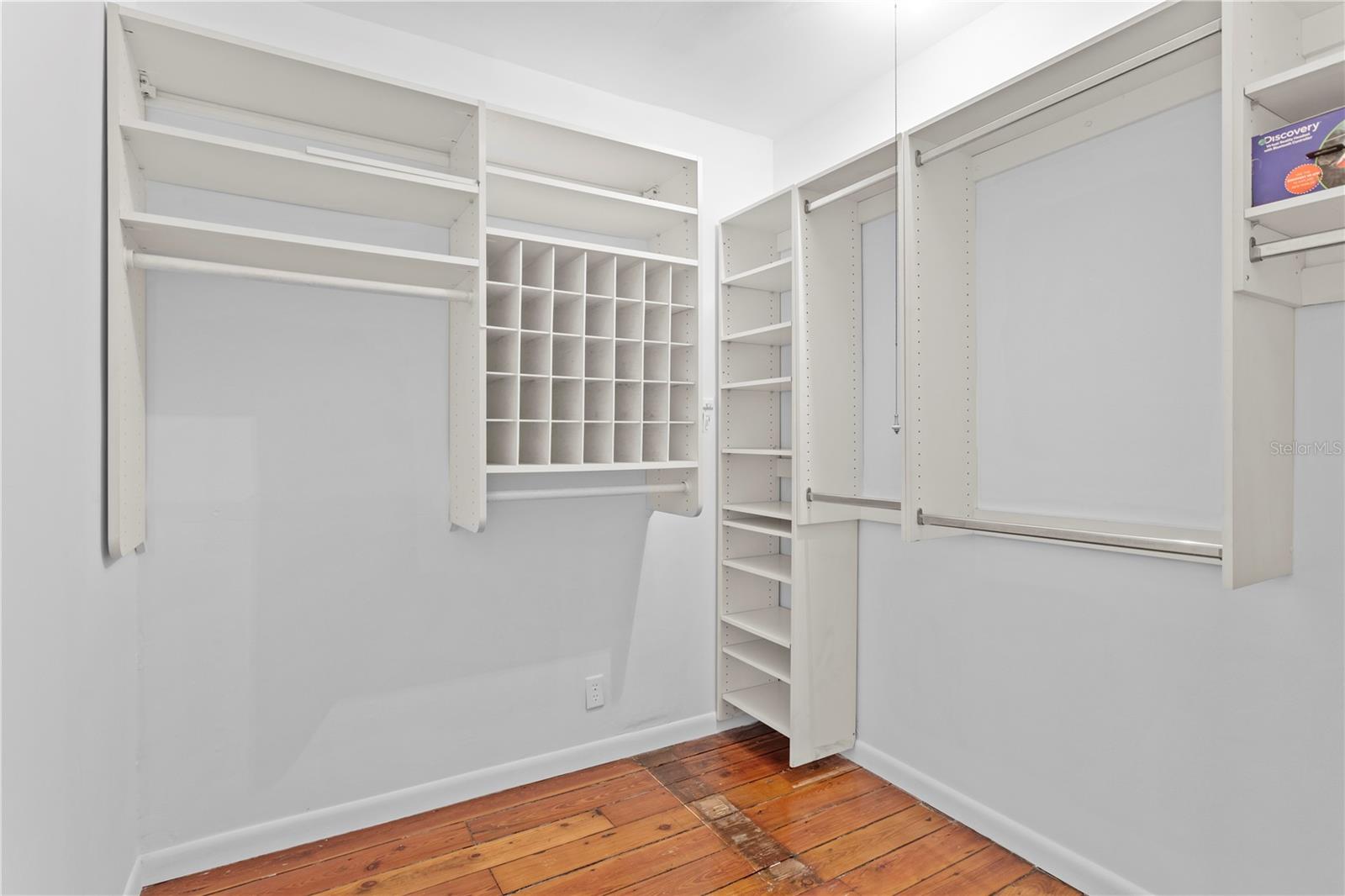 Image 26 of 70 For 906 Henry Avenue