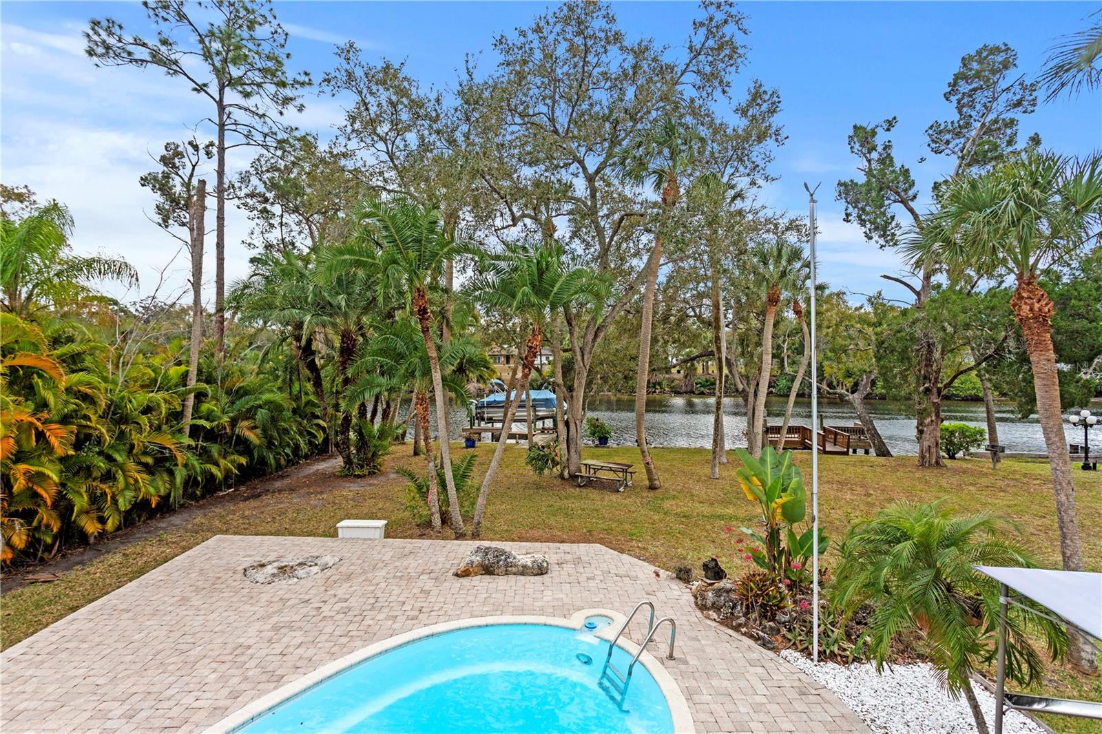 Image 32 of 70 For 906 Henry Avenue