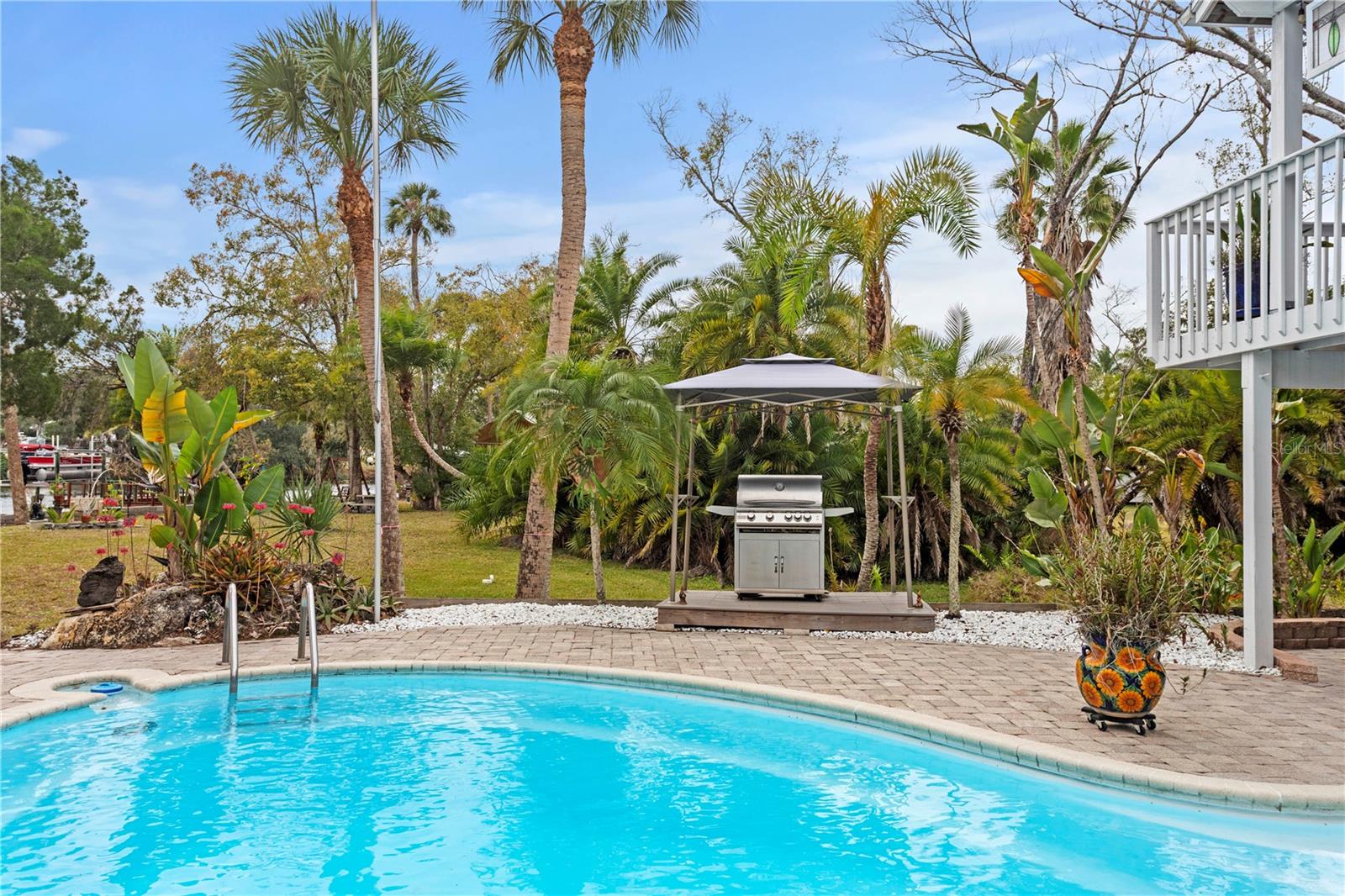 Image 33 of 70 For 906 Henry Avenue