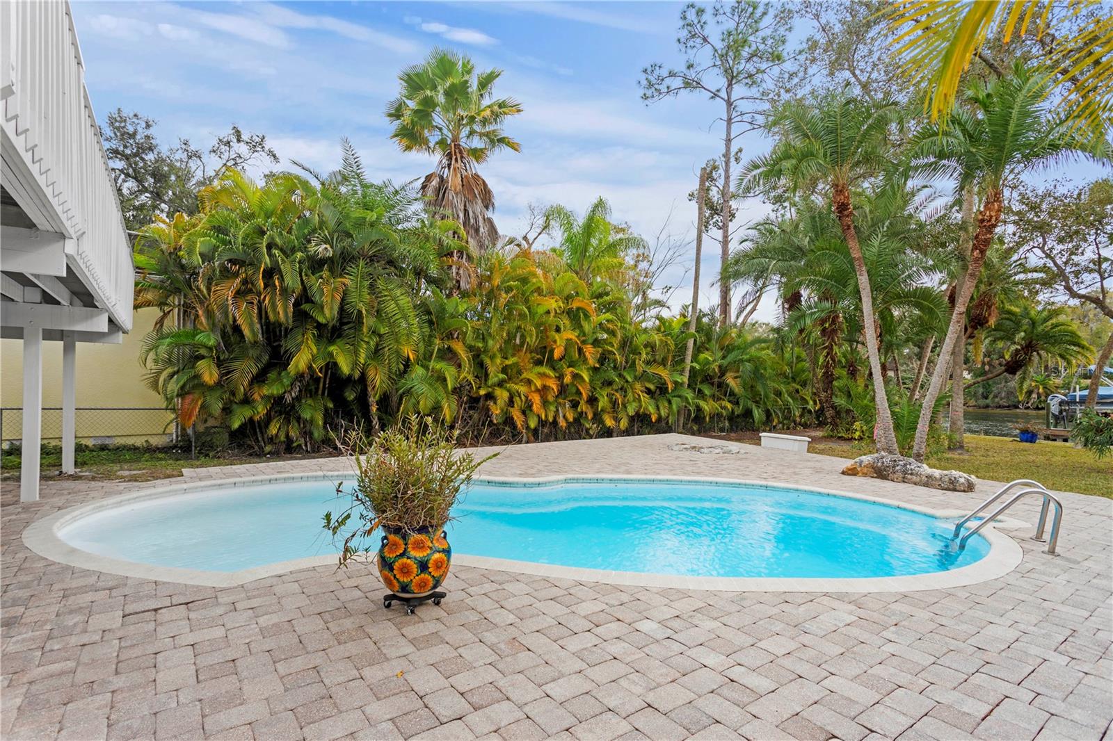 Image 35 of 70 For 906 Henry Avenue