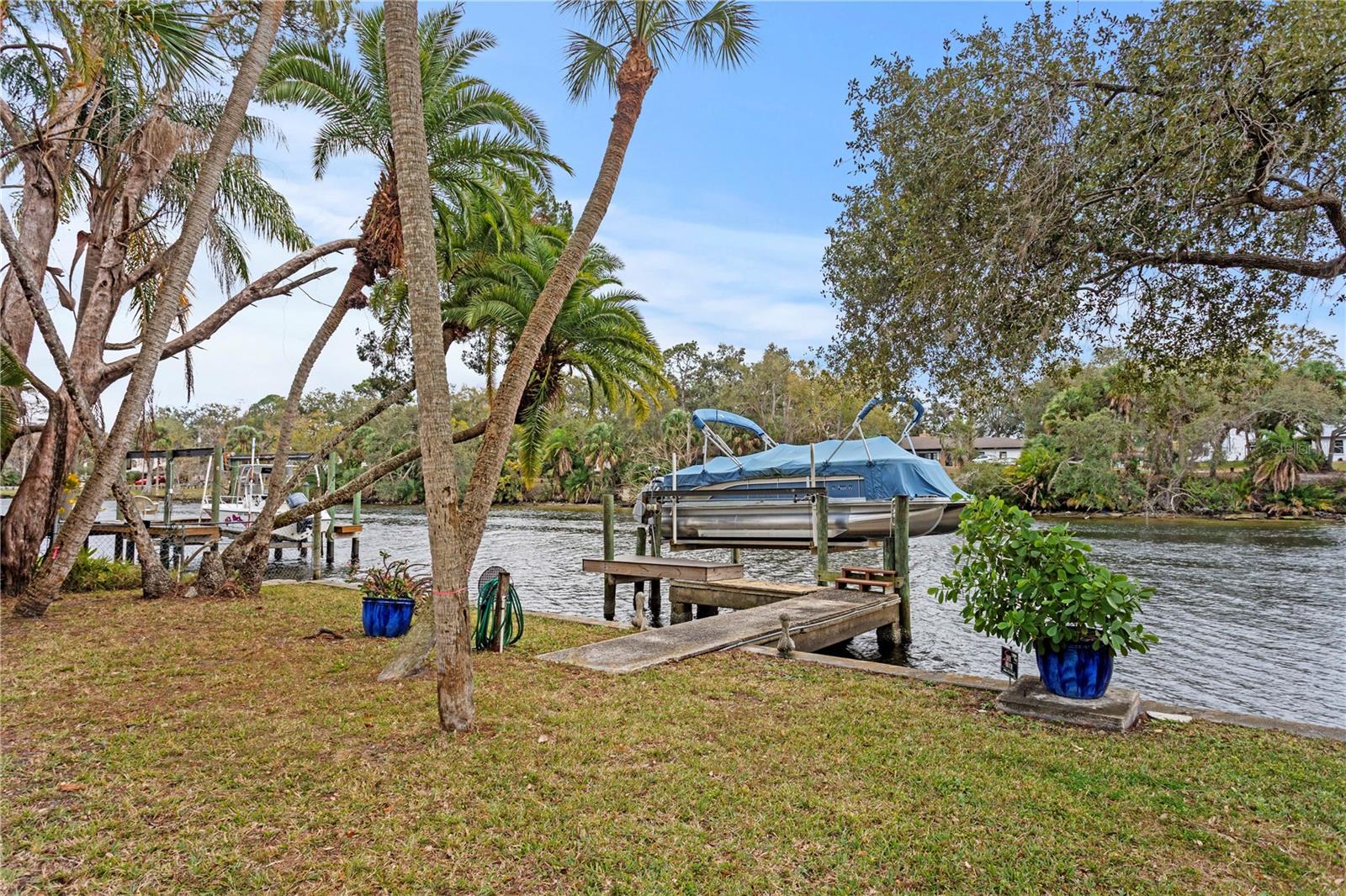 Image 42 of 70 For 906 Henry Avenue