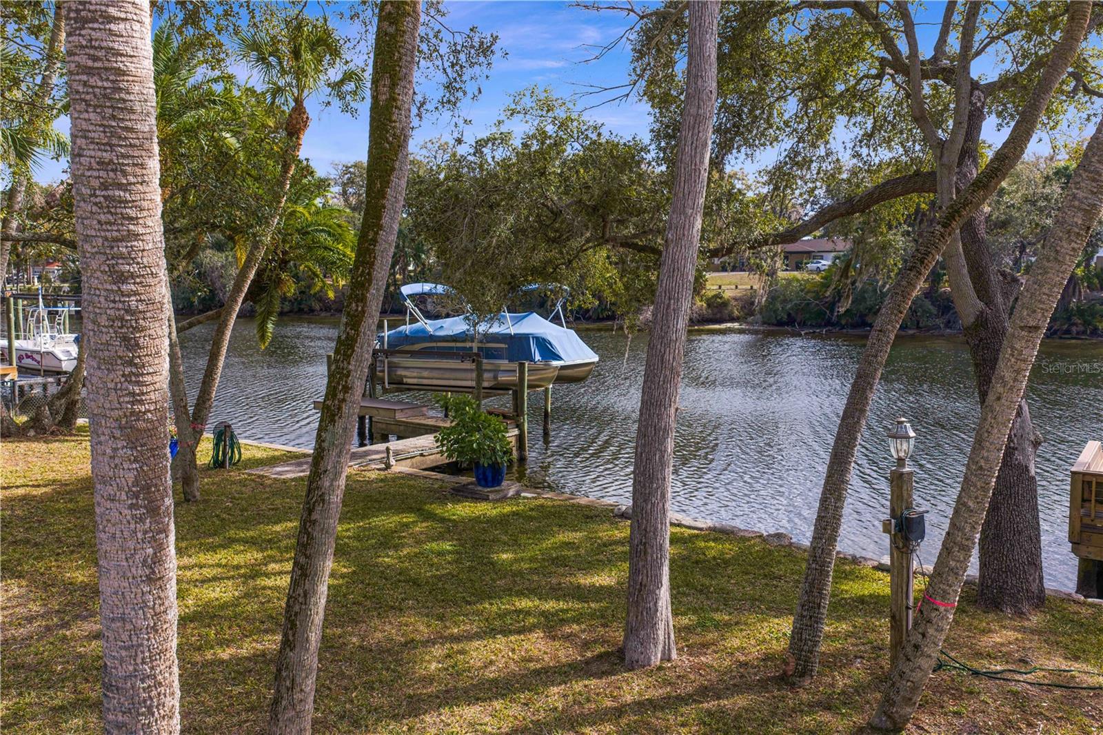 Image 43 of 70 For 906 Henry Avenue