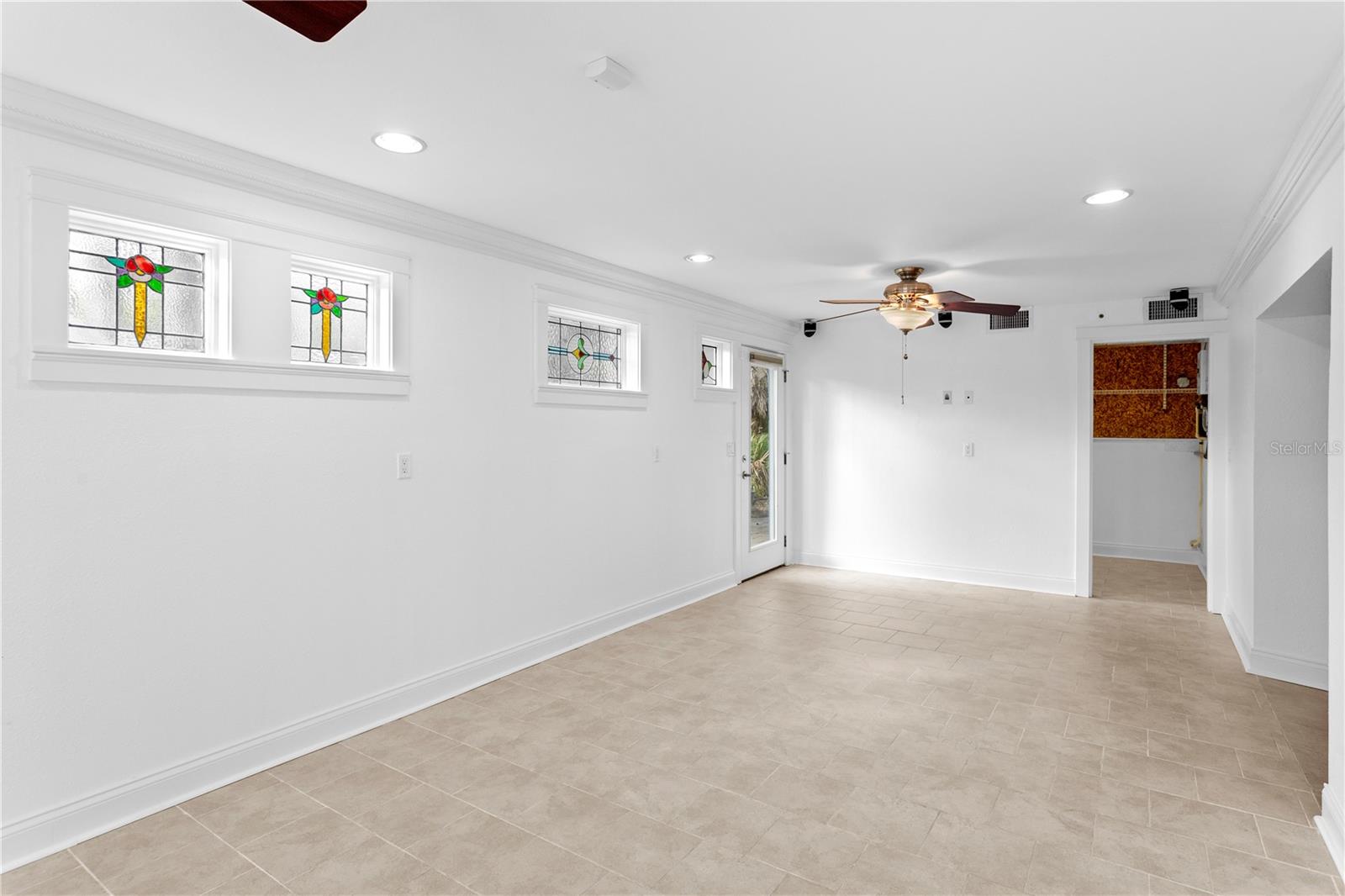 Image 6 of 70 For 906 Henry Avenue