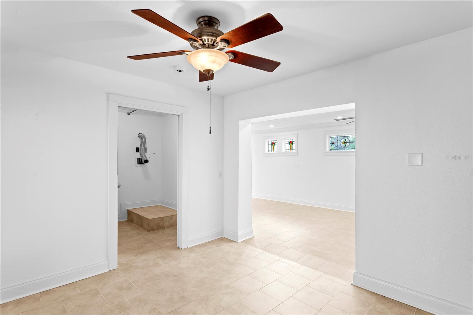 Image 7 of 70 For 906 Henry Avenue