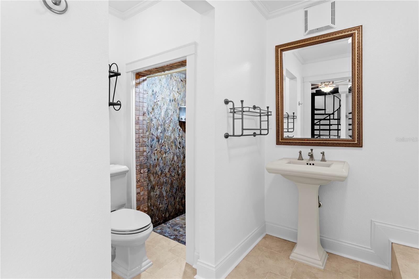 Image 8 of 70 For 906 Henry Avenue