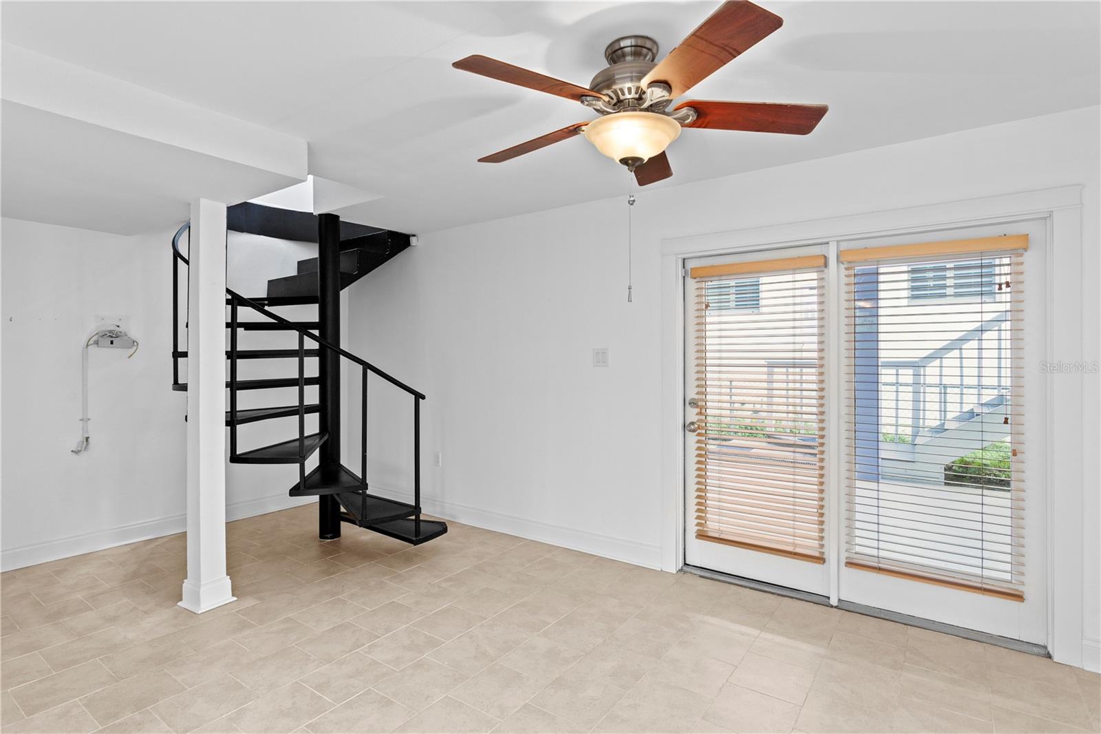 Image 9 of 70 For 906 Henry Avenue