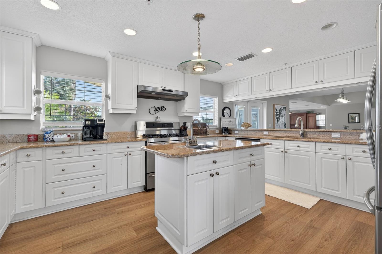 Image 10 of 50 For 1902 Arrowhead Drive Ne