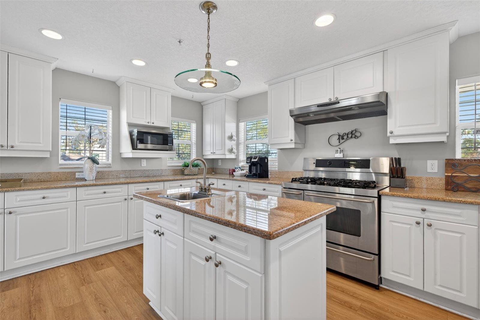 Image 13 of 50 For 1902 Arrowhead Drive Ne