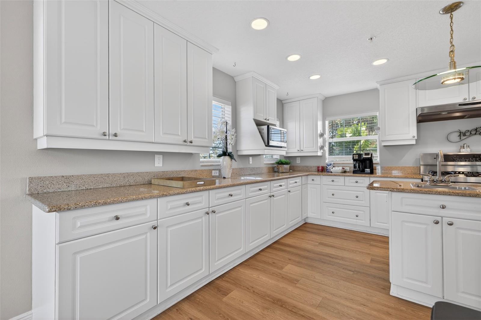 Image 9 of 50 For 1902 Arrowhead Drive Ne