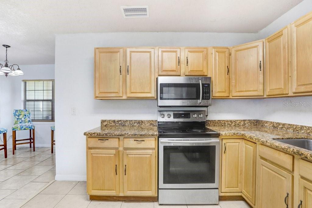 Image 6 of 34 For 335 Diana Avenue