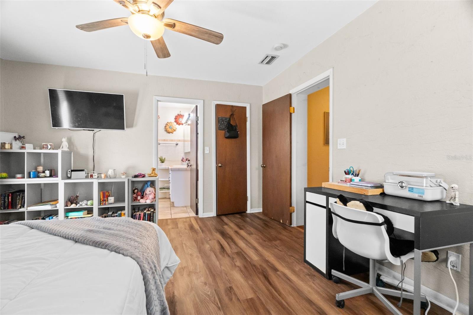 Image 17 of 34 For 6800 16th Street N