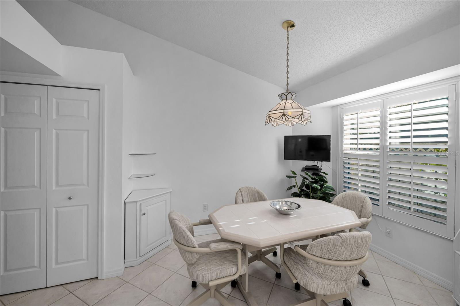 Image 10 of 43 For 1462 Woodstream Drive