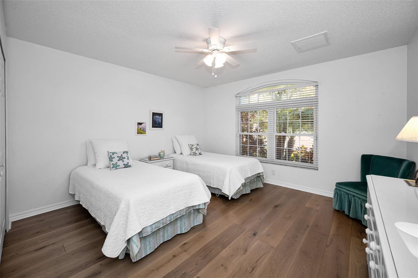 Image 19 of 43 For 1462 Woodstream Drive