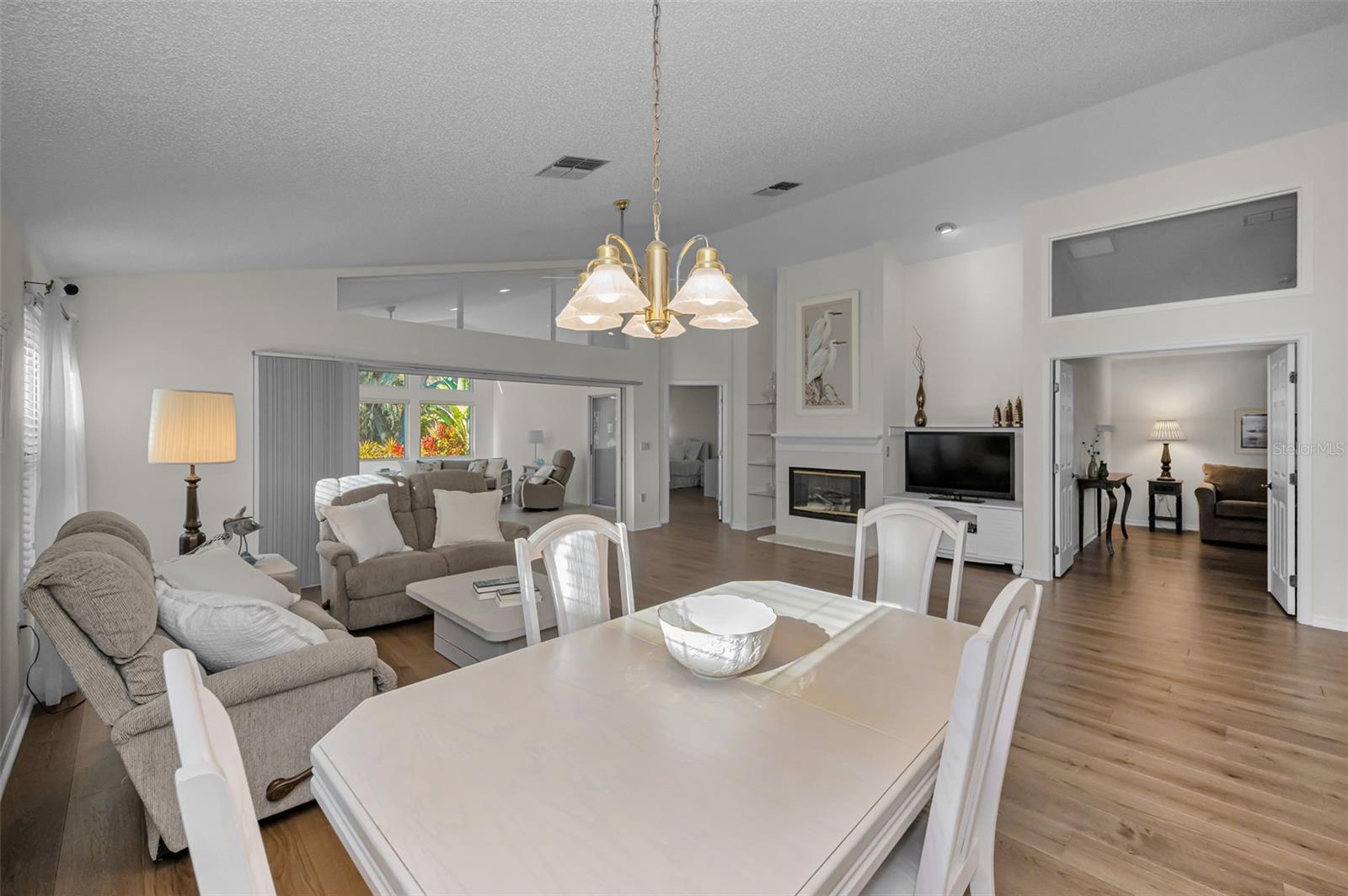 Image 5 of 43 For 1462 Woodstream Drive