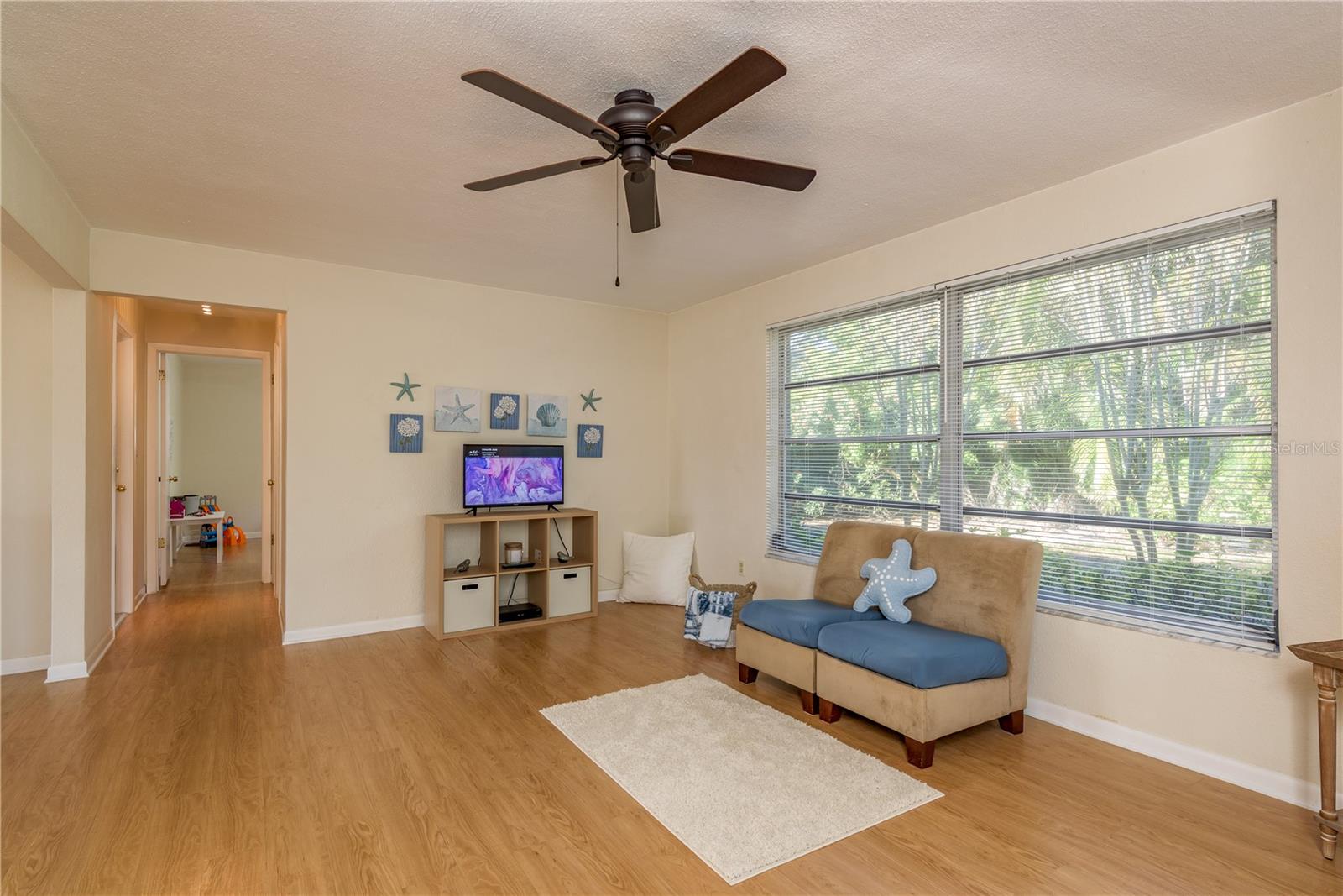 Image 10 of 34 For 6952 122nd Street