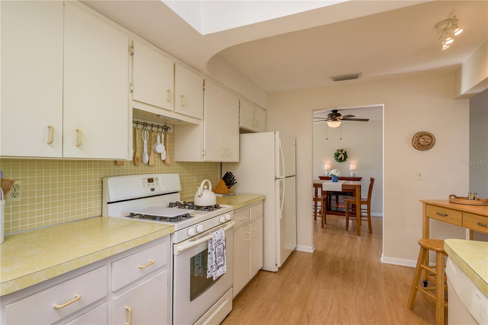 Image 13 of 34 For 6952 122nd Street