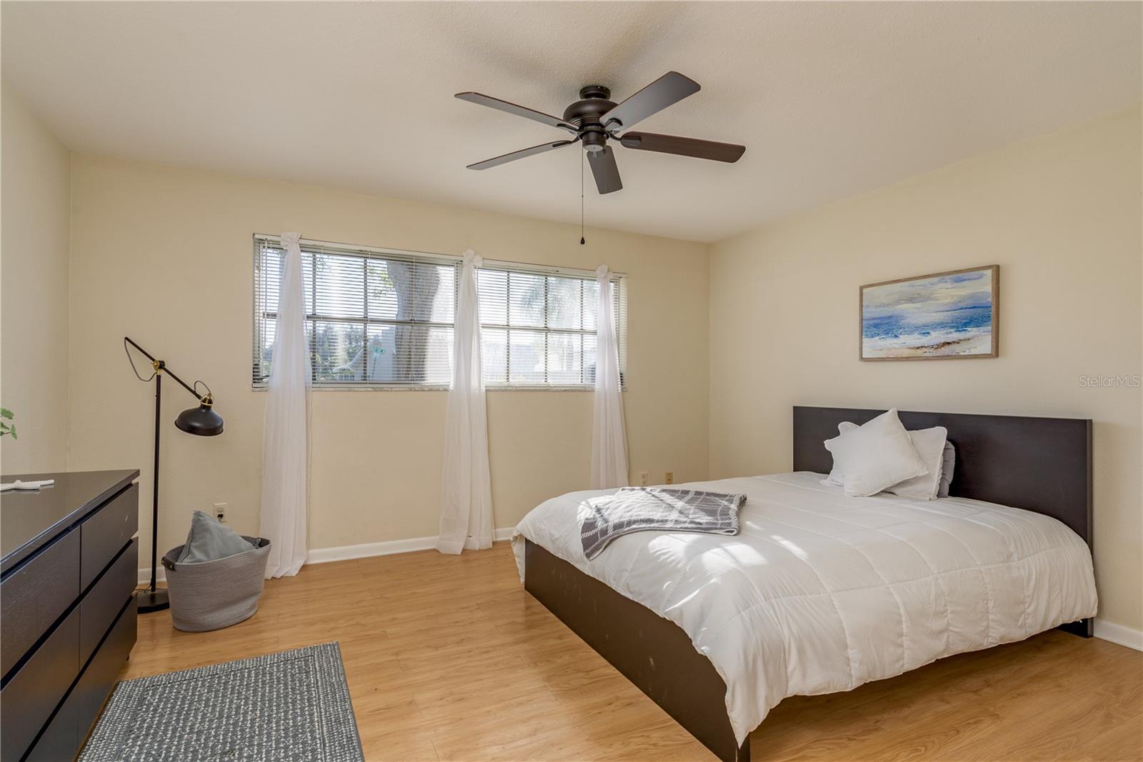 Image 14 of 34 For 6952 122nd Street