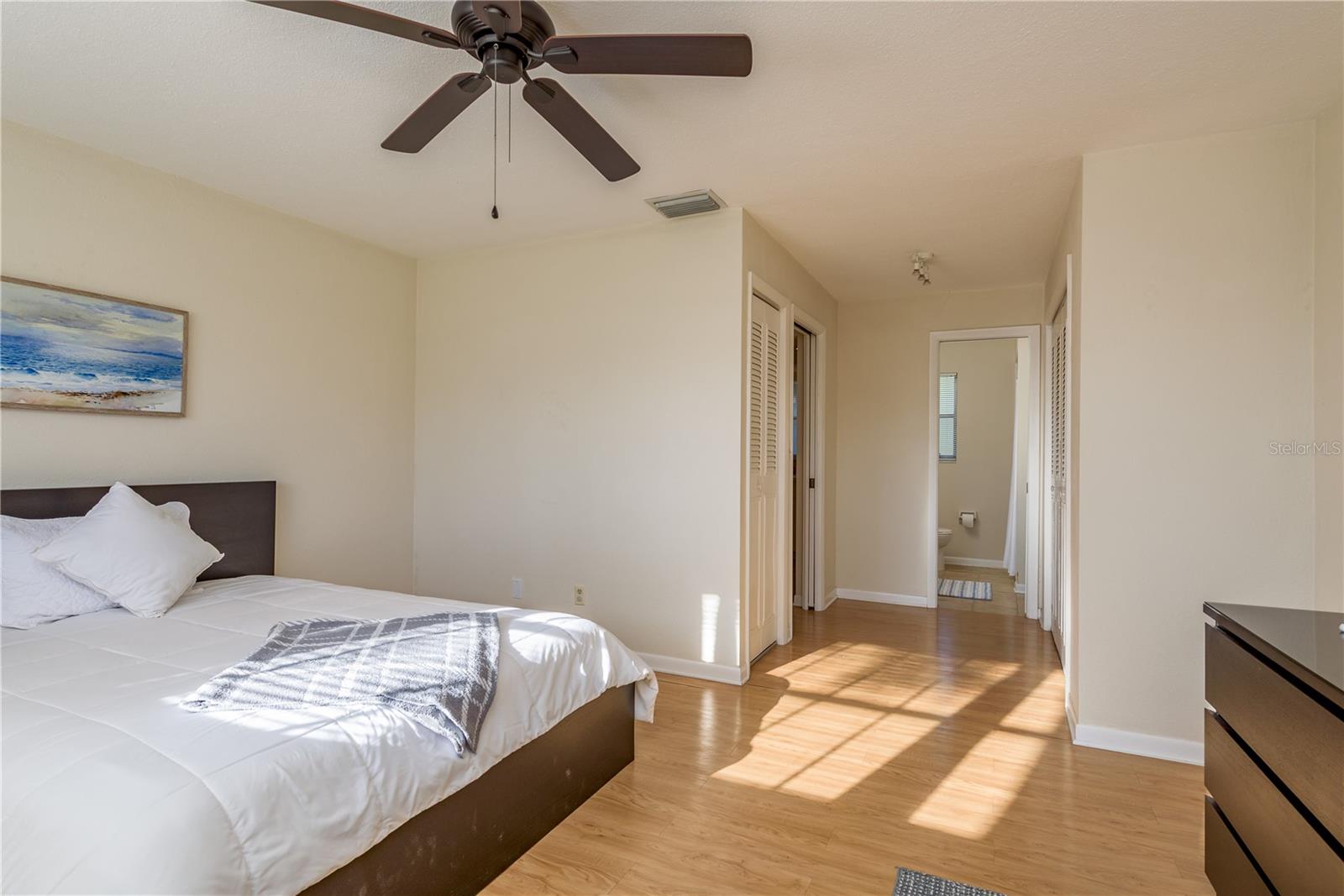 Image 15 of 34 For 6952 122nd Street