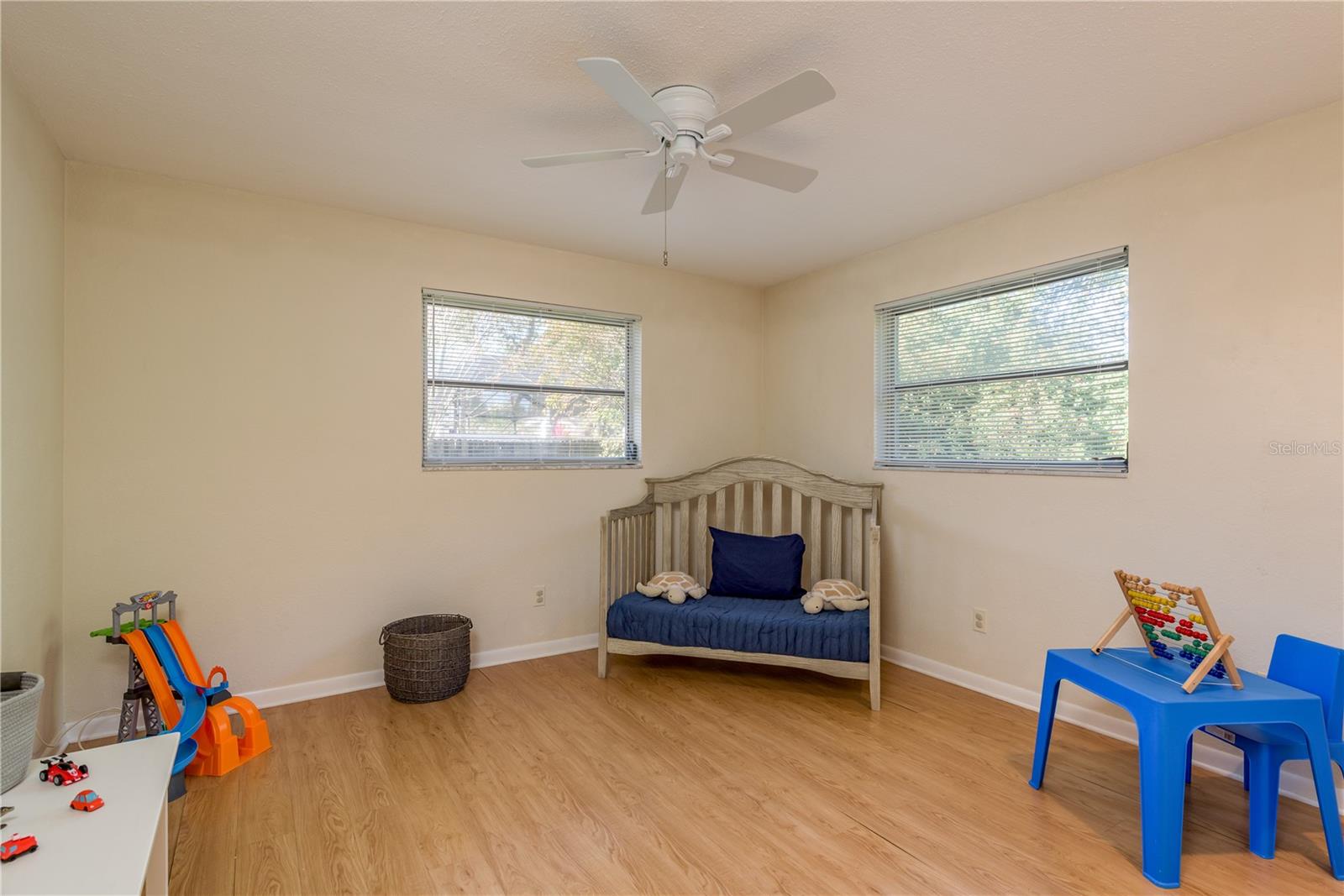 Image 17 of 34 For 6952 122nd Street