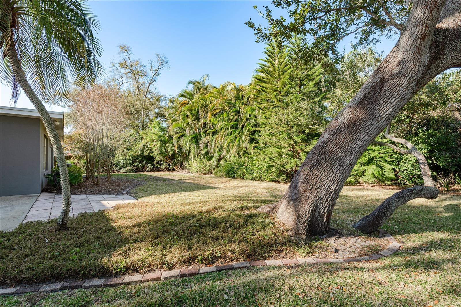 Image 22 of 34 For 6952 122nd Street