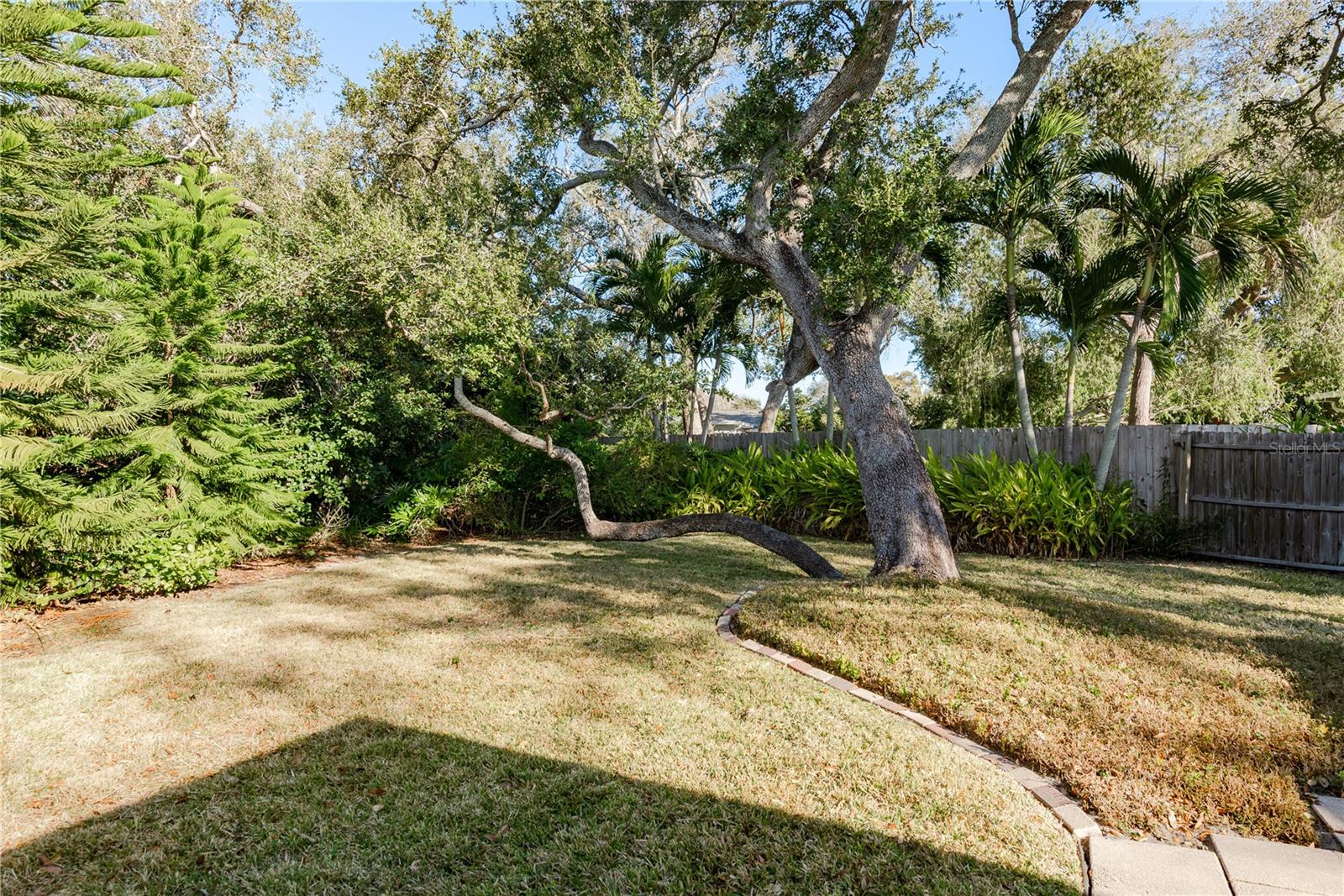 Image 26 of 34 For 6952 122nd Street