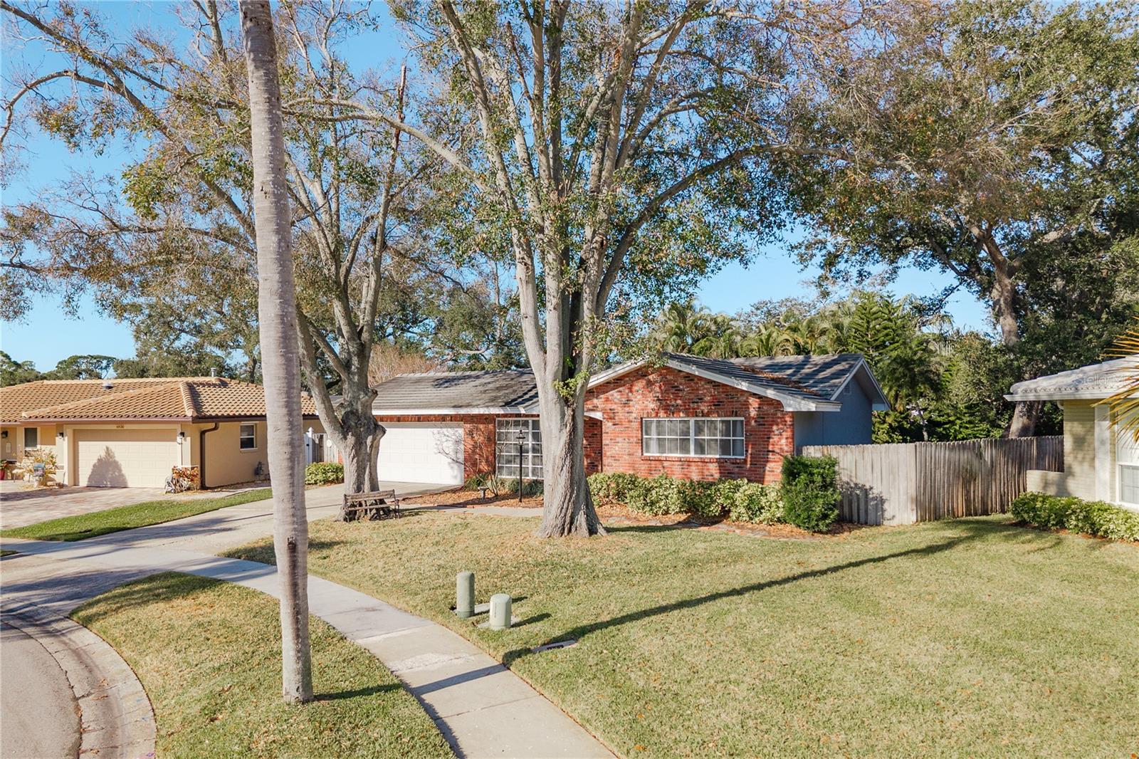 Image 28 of 34 For 6952 122nd Street