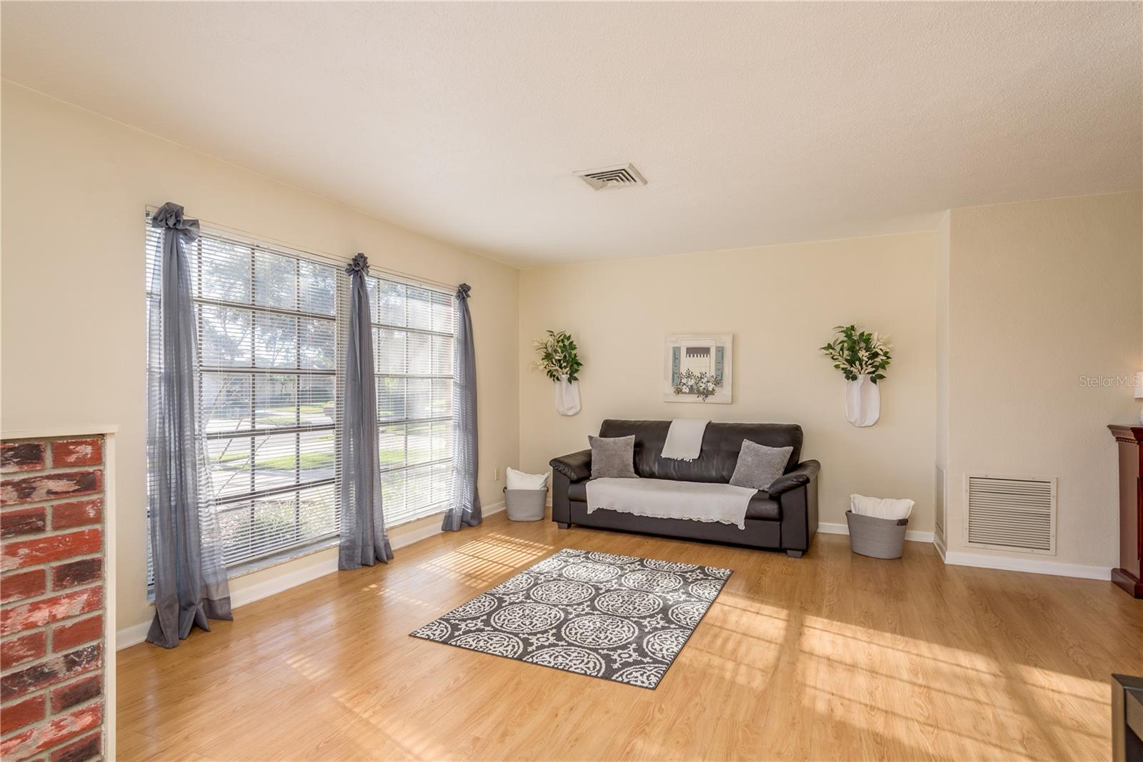 Image 5 of 34 For 6952 122nd Street