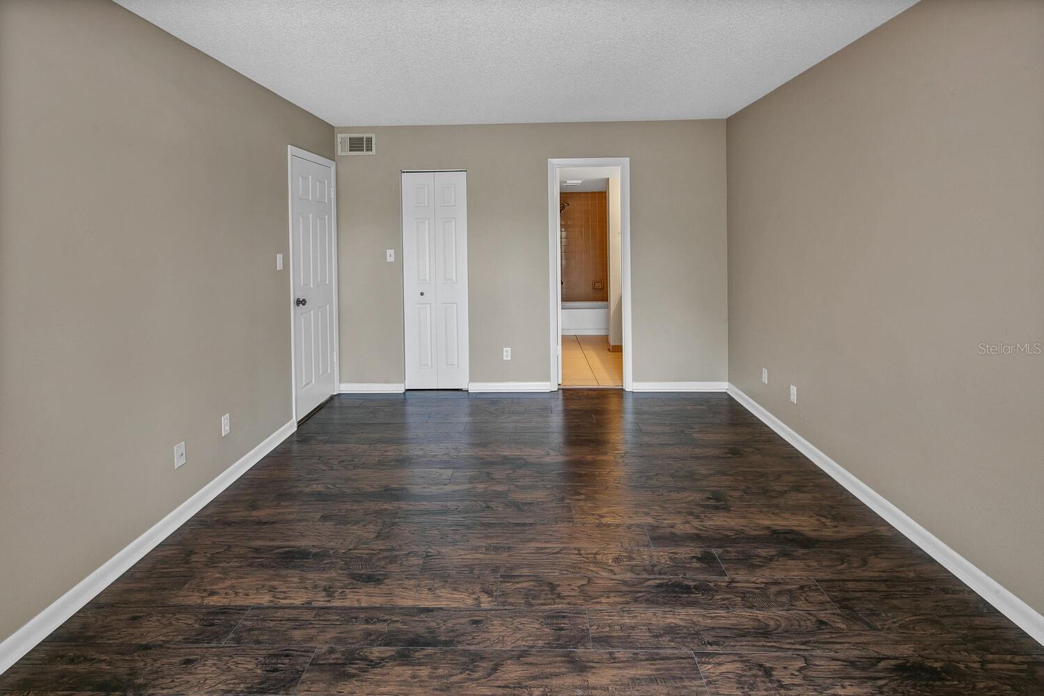 Image 12 of 33 For 2002 Blue Hawk Court 1723