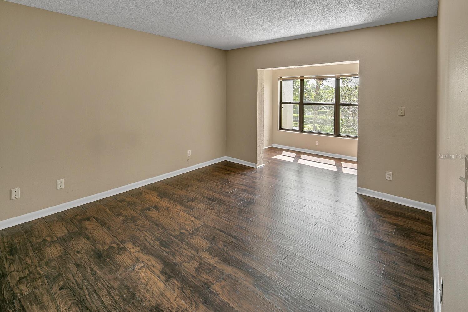 Image 13 of 33 For 2002 Blue Hawk Court 1723