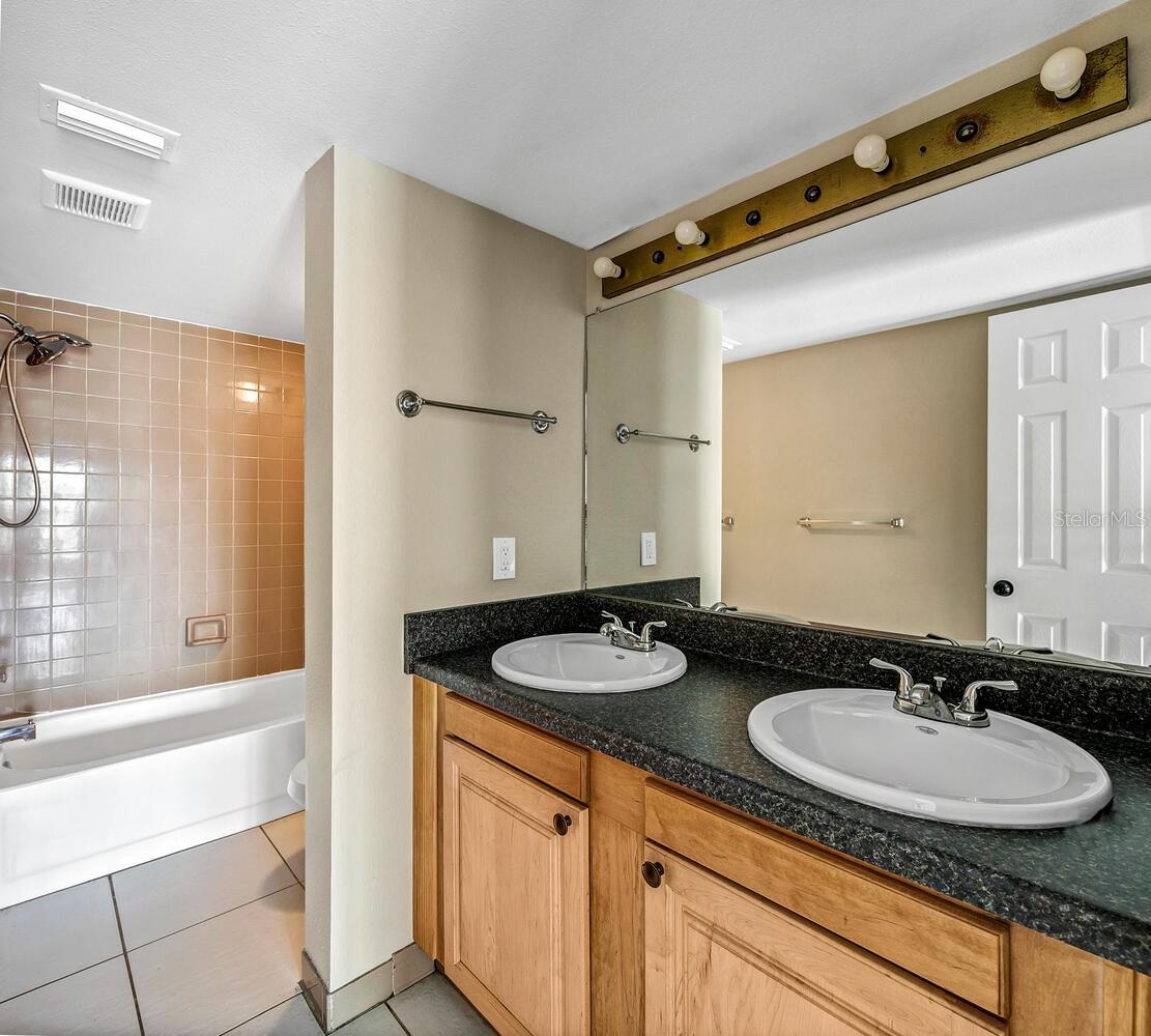 Image 16 of 33 For 2002 Blue Hawk Court 1723