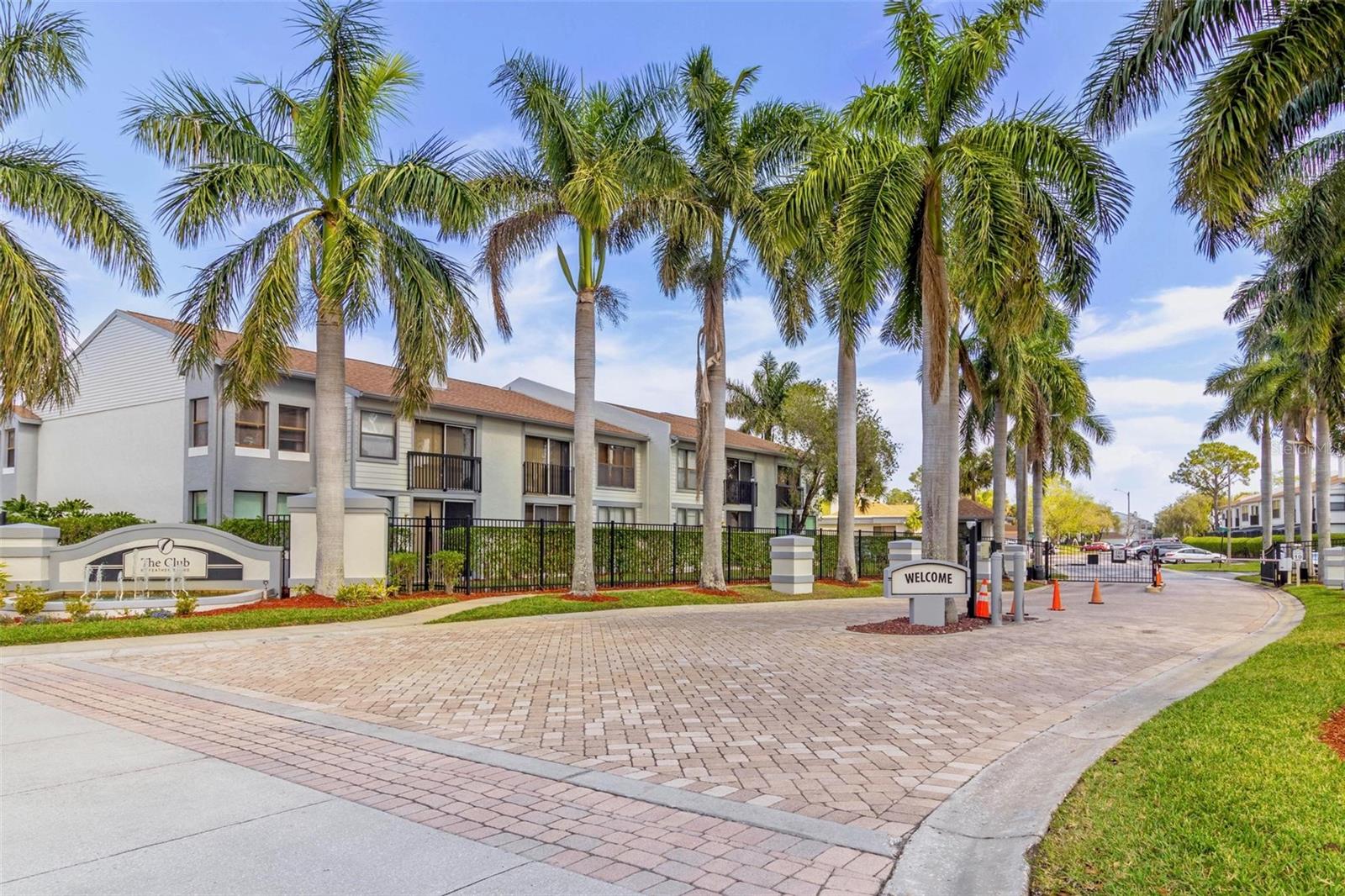 Image 3 of 33 For 2002 Blue Hawk Court 1723