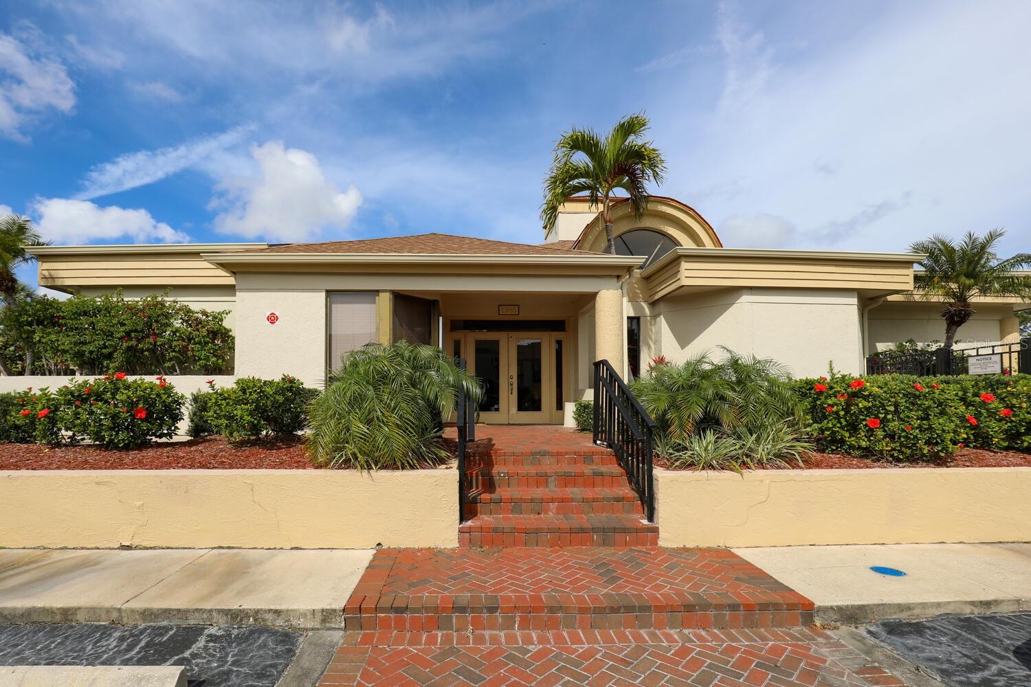 Image 30 of 33 For 2002 Blue Hawk Court 1723